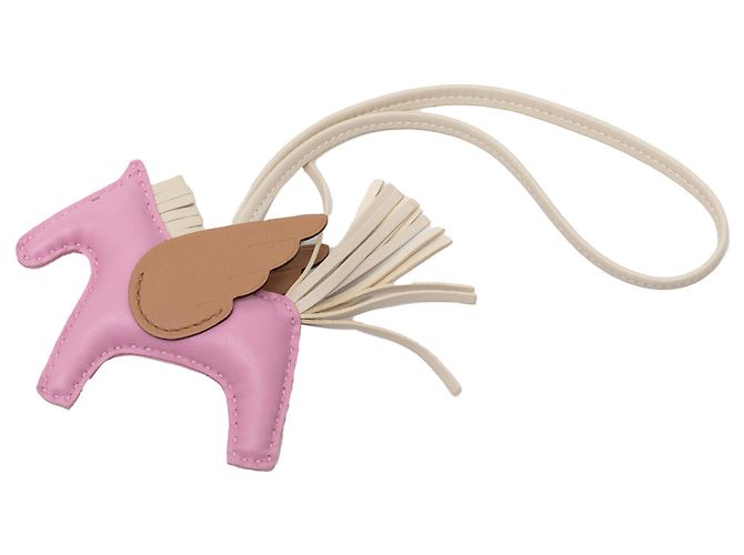 Charm de bolsa Rodeo Pegase PM em couro de cordeiro Milo rosa e couro de bezerro Swift da Hermès Cru 
