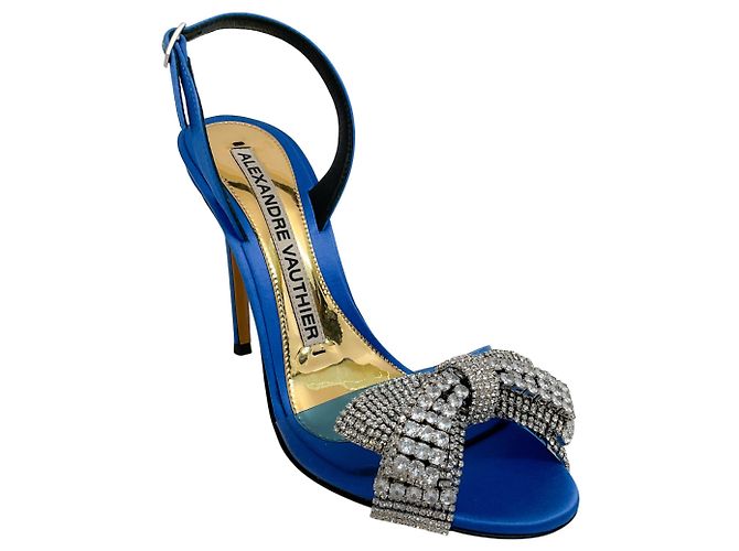 Cobaltblaue Satin Slingback-Sandalen mit kristallverziertem Bogen von Alexandre Vauthier