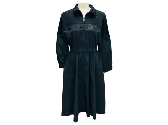 Cappotto nero svasato di lunghezza media con zip completa Moncler