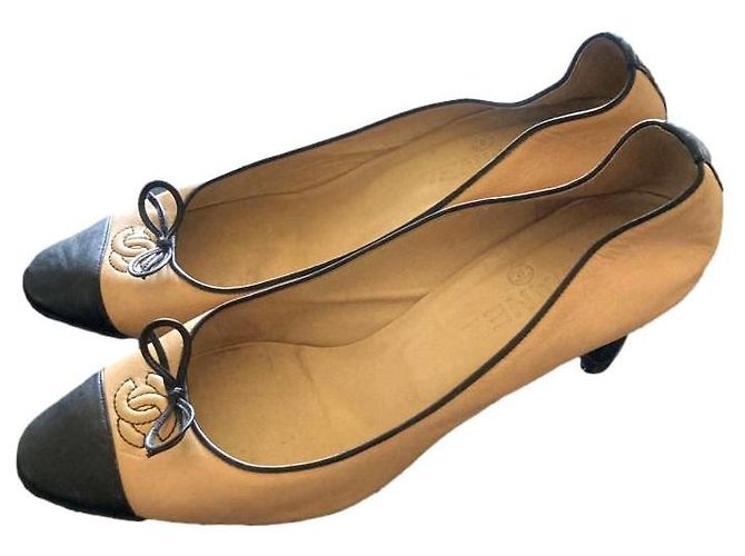 Tacones Chanel Bicolor en Cuero de Cordero Beige