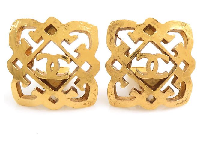 Pendientes de clip de metal dorado Chanel Coco Mark