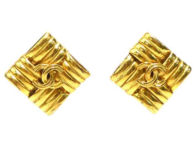 Pendientes de metal dorado Chanel Coco Mark