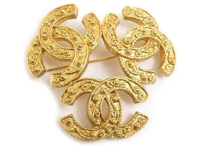Goldene Triple Coco Mark Brosche von CHANEL
