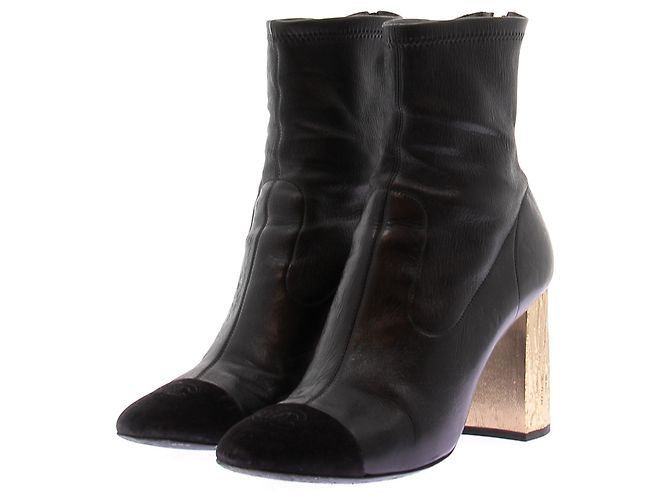 Chanel Bottines en daim noir talons dorés Black