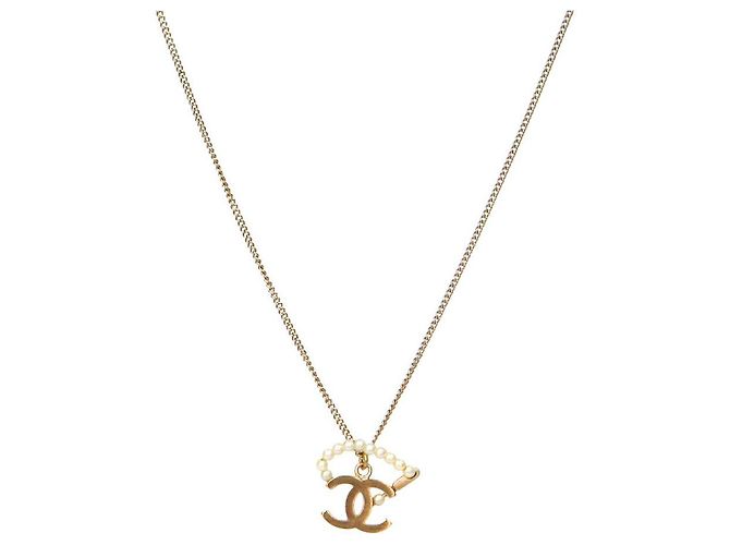 Chanel Colar de Ouro CC com Pérolas Dourado