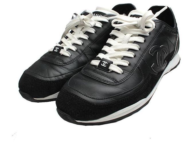 Classique Chanel Baskets Noires et Blanches