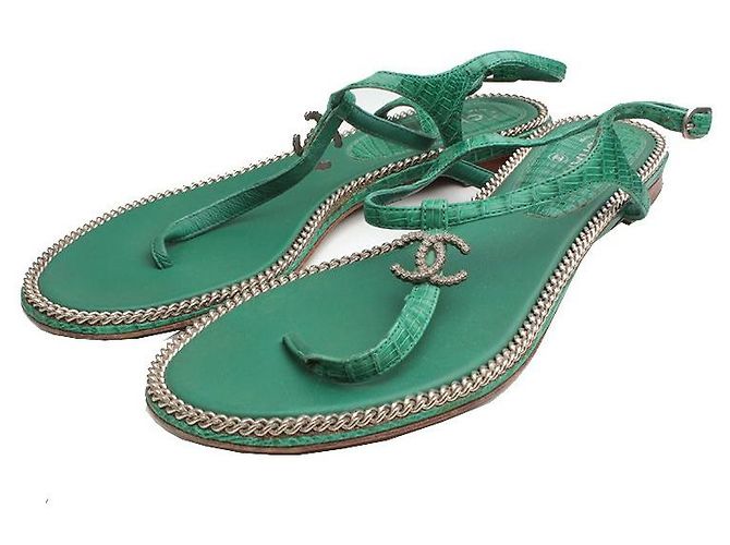 Chanel Grüne Slide-Sandalen mit CC-Logo