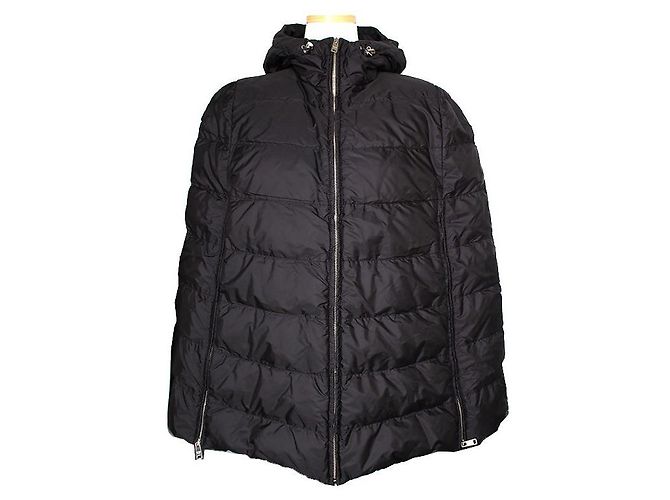 Prada Capa acolchoada com capuz em ganso preto