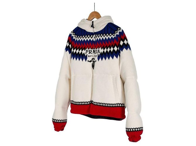 Prada Giacca a vento in cashmere bianco con cappuccio e imbottitura in piuma