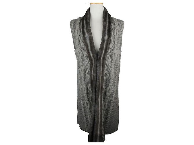 Escada Strickweste aus metallisch silbernem Wollmix mit Rex-Fell