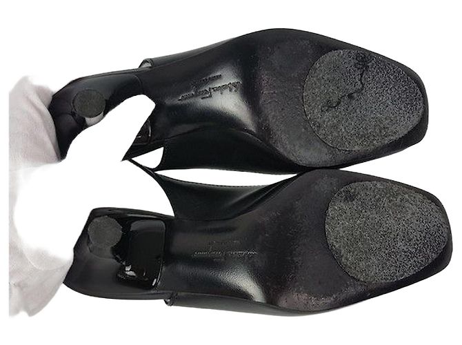 Salvatore Ferragamo Sandali da donna Nero