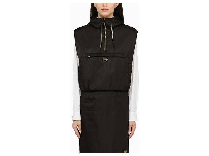 Prada Chaleco con capucha de Re-Nylon Negro 