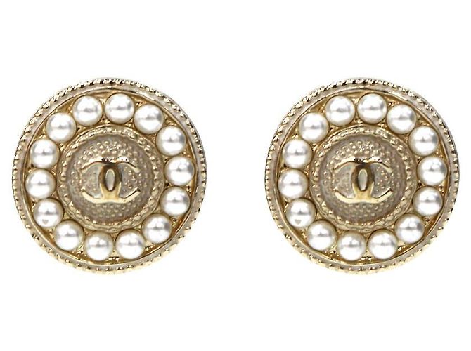 Chanel Brincos redondos CC de pérolas Dourado