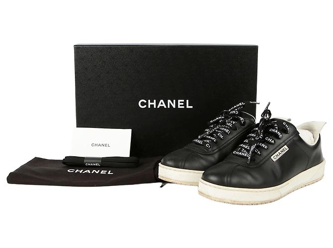 Chanel Baskets en dentelle Noir