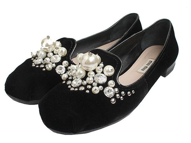 Miu Miu Mocassini in velluto nero con perle