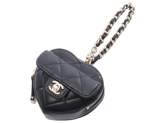 Accessorio a forma di cuore matelassé mini di Chanel Nero