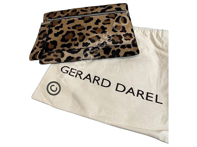 Gerard Darel Clutch Gérard Darel leopardo + bolsa de polvo, 28x19 cm