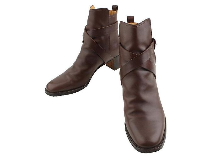 Hermès Botas de tornozelo em couro marrom chocolate com detalhes em tom prateado