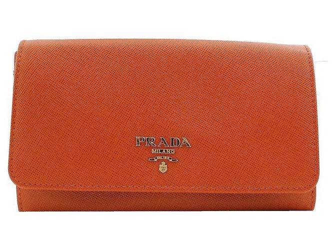 Prada Carteira com aba em Saffiano Papaya com alça em tom dourado Laranja