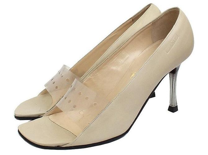 Chanel Pompes ouvertes à bout perforé beige Marron