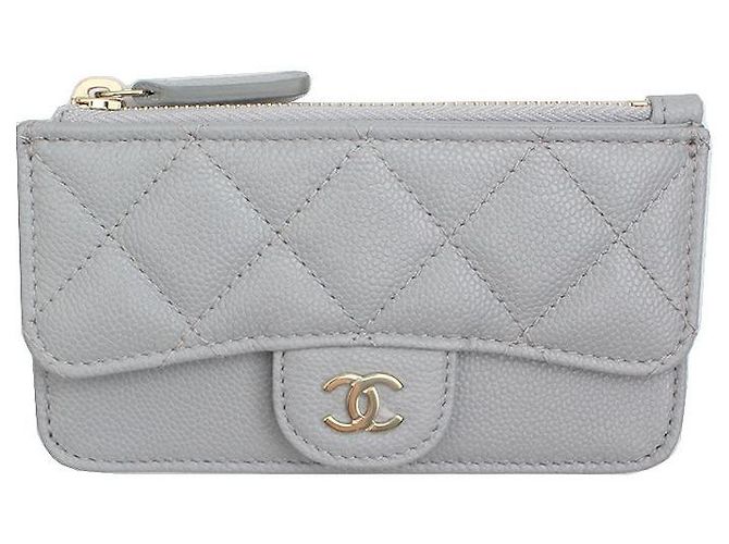 Chanel Porta-cartões zíper em caviar suave cinza claro clássico com tom prateado Marrom