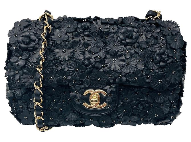 Bolso de cuero y cristal con aplique de flor de camelia negra Chanel Negro