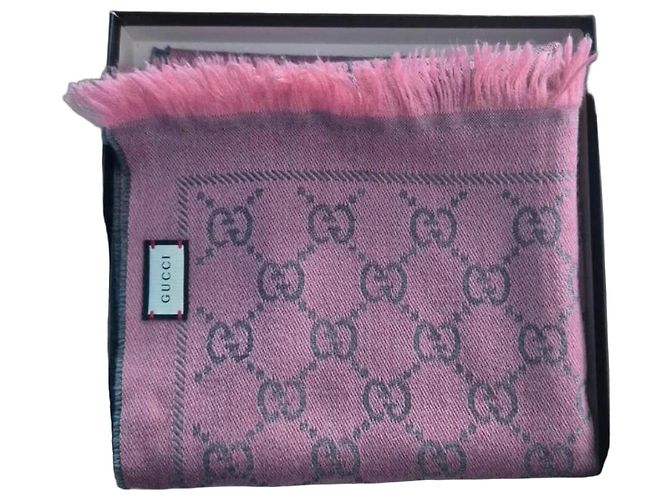 Sciarpa Gucci GG Marmont. Rosa Grigio