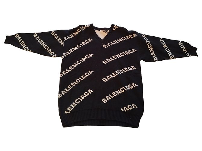 Schwarzer Wollpullover von Balenciaga, weiße Aufschriften