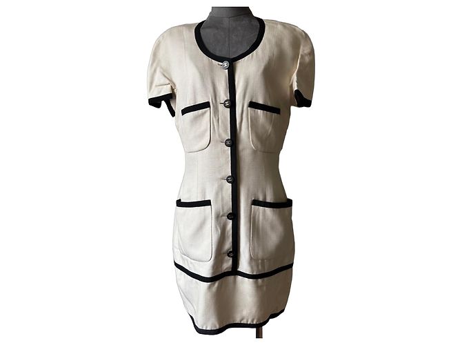 Vestido Chanel Creme de Seda e Viscose com Botões Logo CC Cru