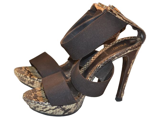 Fendi Sandalen aus Python Mehrfarben 