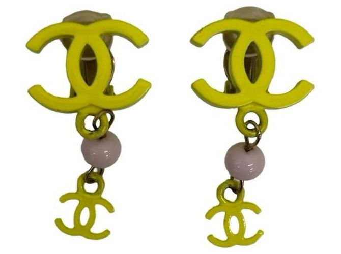 Brincos de clip com motivo da marca Coco Chanel Rosa Dourado Amarelo