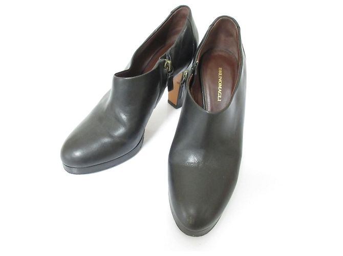 Autre Marque Bruno Magli Leder-Stiefeletten mit hohem Absatz Schwarz