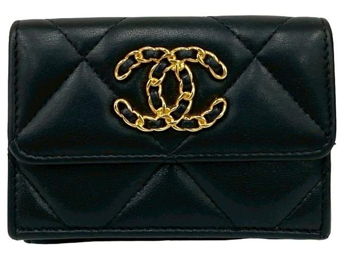 Chanel 19 Coco Mark Lammnappa Tri-Fold Geldbörse Schwarz
