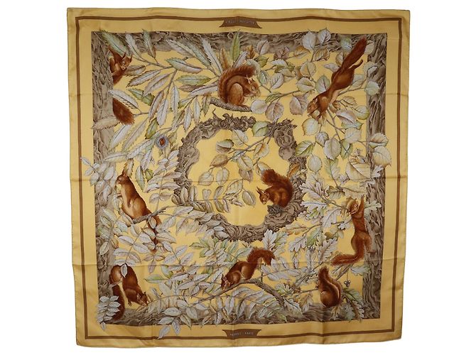 Lenço de seda Casse Noisette marrom Hermès 90 Bege