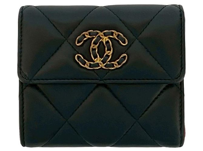 Cartera tri-fold de cuero de cordero Coco Mark Chanel 19 Negro