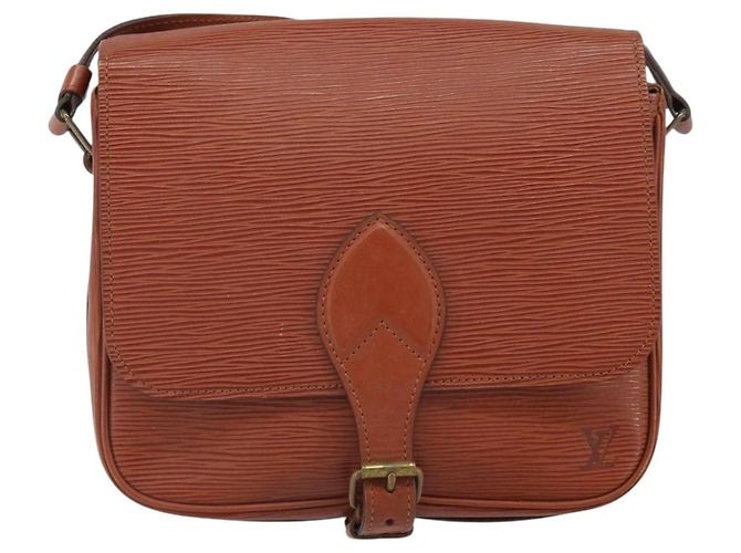 Bolsa Cartouchiere Louis Vuitton em couro Epi MM Marrom