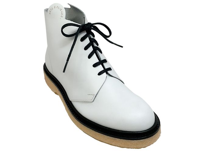 Autre Marque Weiße Leder Schnürstiefeletten von Arts & Science