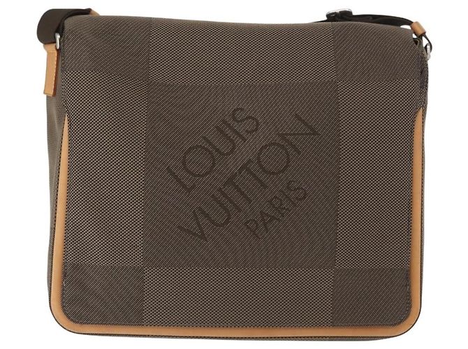 Louis Vuitton Terre Messenger Damier Geant Canvas Marron
