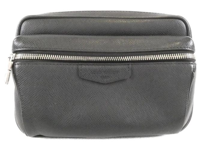 Bumbag Bolsa de ombro externa Taiga da Louis Vuitton Preto