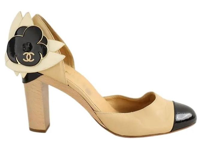 Chanel Saltos de couro bege