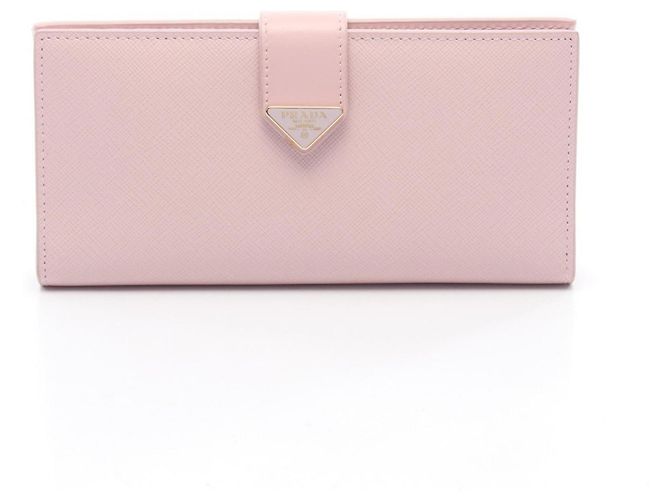 Billetera larga bifold de cuero Saffiano con logo triangular de Prada Rosa