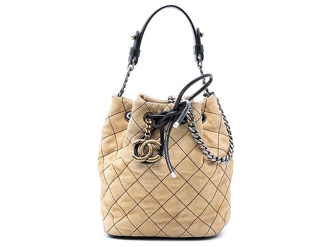 Borsa a secchiello Chanel Beige CC in scamosciato Wild Stitch