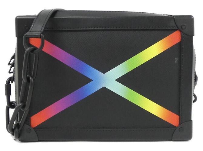 Bolsa de Ombro Soft Trunk Taiga Rainbow da Louis Vuitton Preto