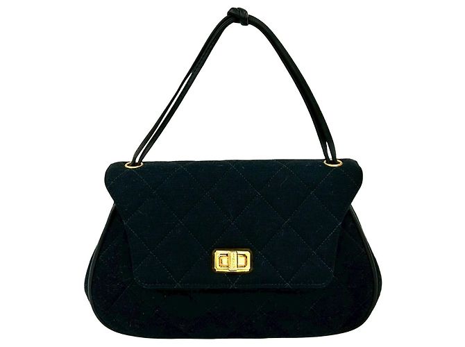 CHANEL Turnlock gesteppte Handtasche Schwarz
