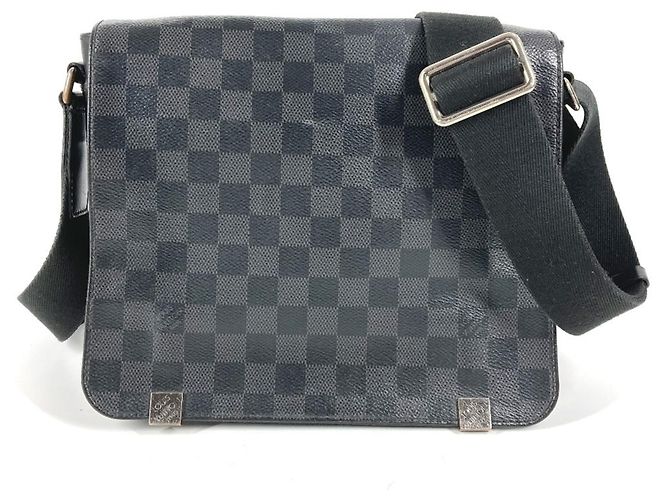 Bolsa de ombro com aba District PM NM Damier Graphite Louis Vuitton Preto