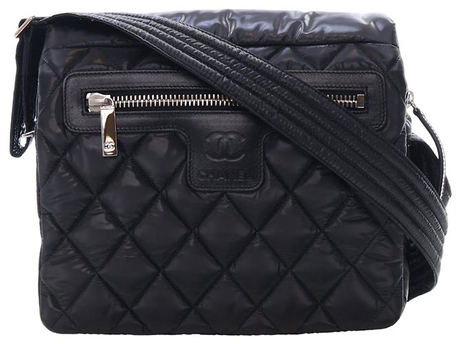 Bolsa mensageiro Coco Cocoon em nylon acolchoado preto da Chanel