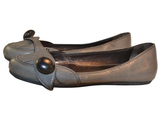 Miu Miu Ballerinas aus Leder grau Größe 37