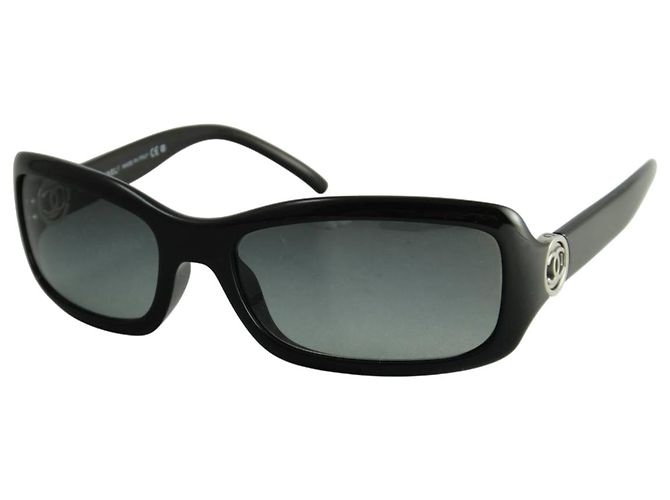 Occhiali da sole Chanel 6024 con logo CC Nero