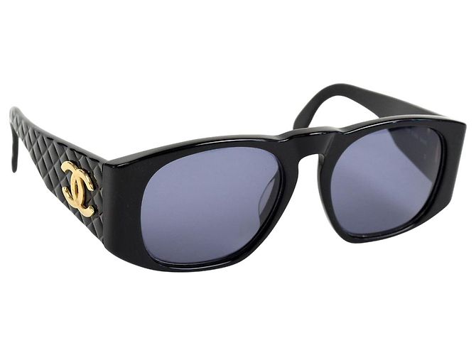 Occhiali da sole trapuntati con logo CC in oro Chanel 01450 Nero D'oro