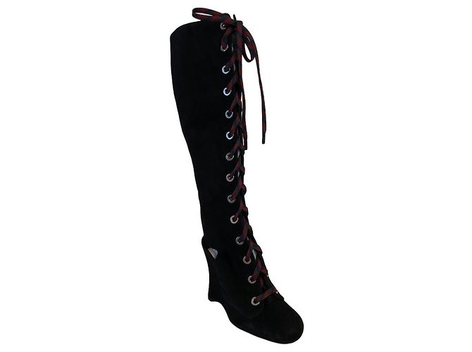 Botas Prada em couro camurça preto